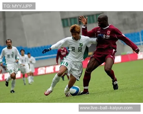 黄隆在足球领域的崛起与成就探讨以及对未来发展的展望